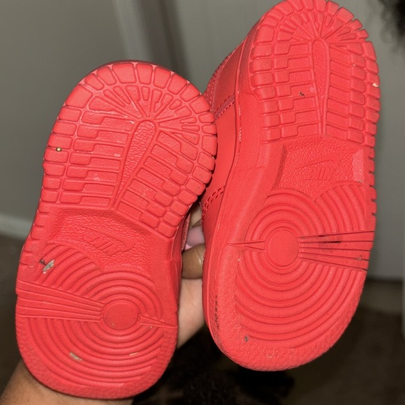 Gently worn infants red dunk size 5c - Picture 3 of 3